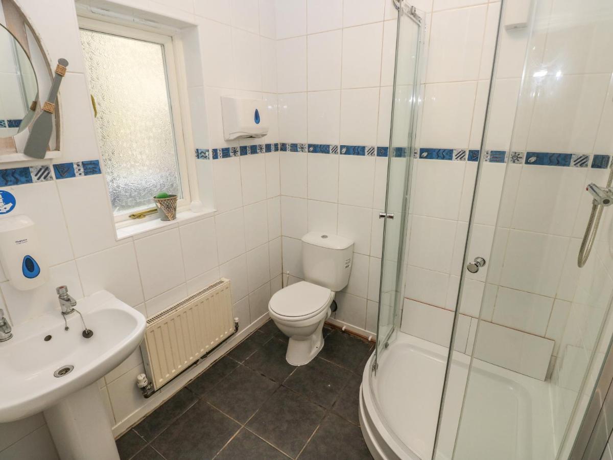Studio Apartment Tenby Exterior photo